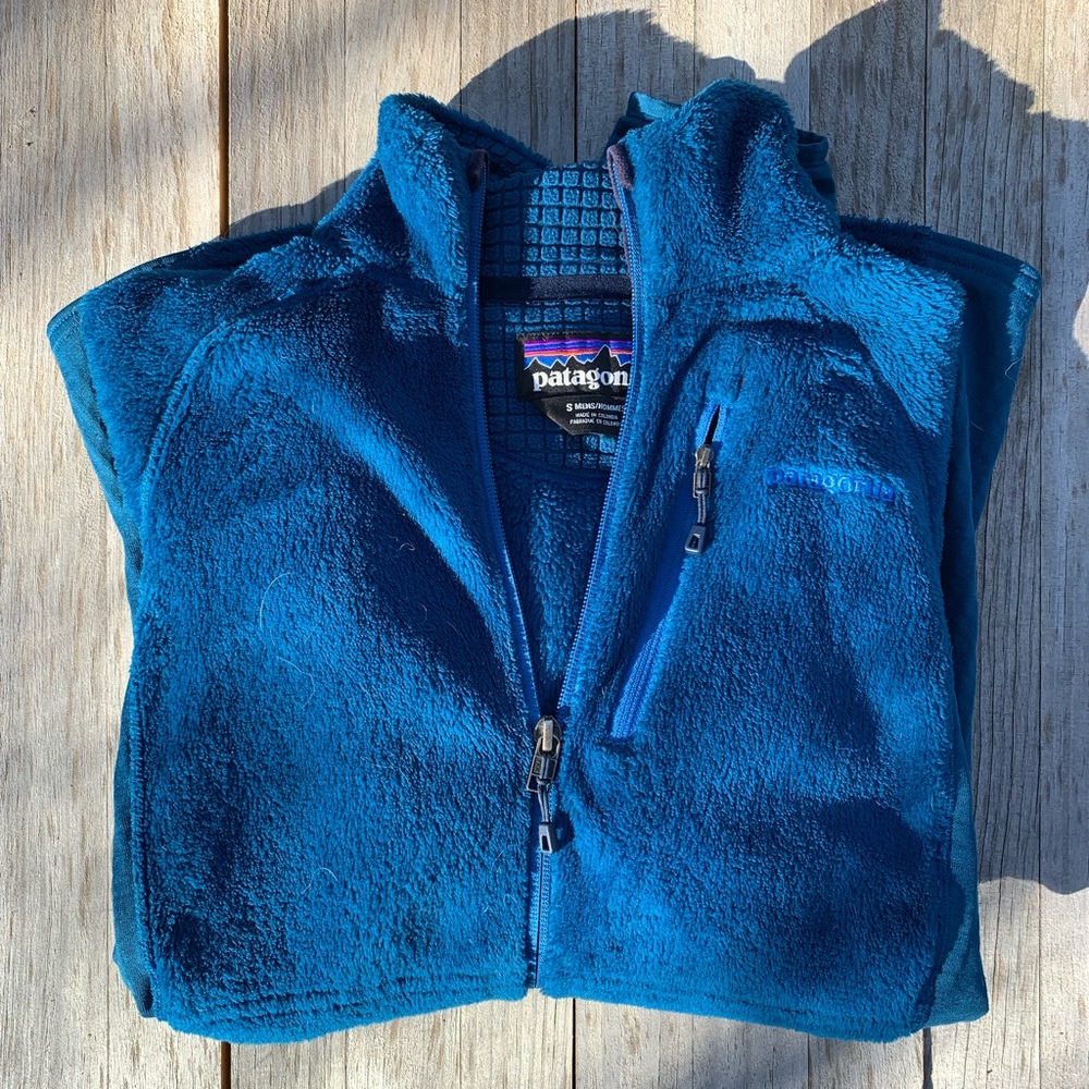 Patagonia R1 fleece jacket. Sooooo sooooft….